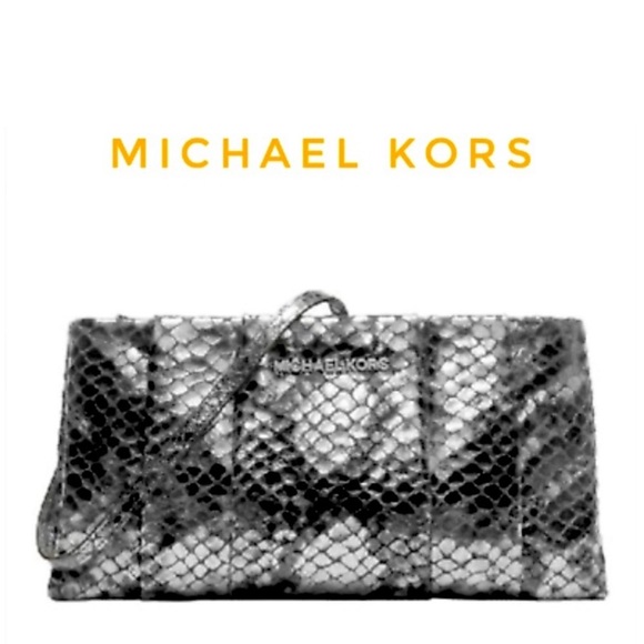 Michael Kors Handbags - Michael Kors Daria Pleated Leather Clutch Metallic Silver Purse Handbag